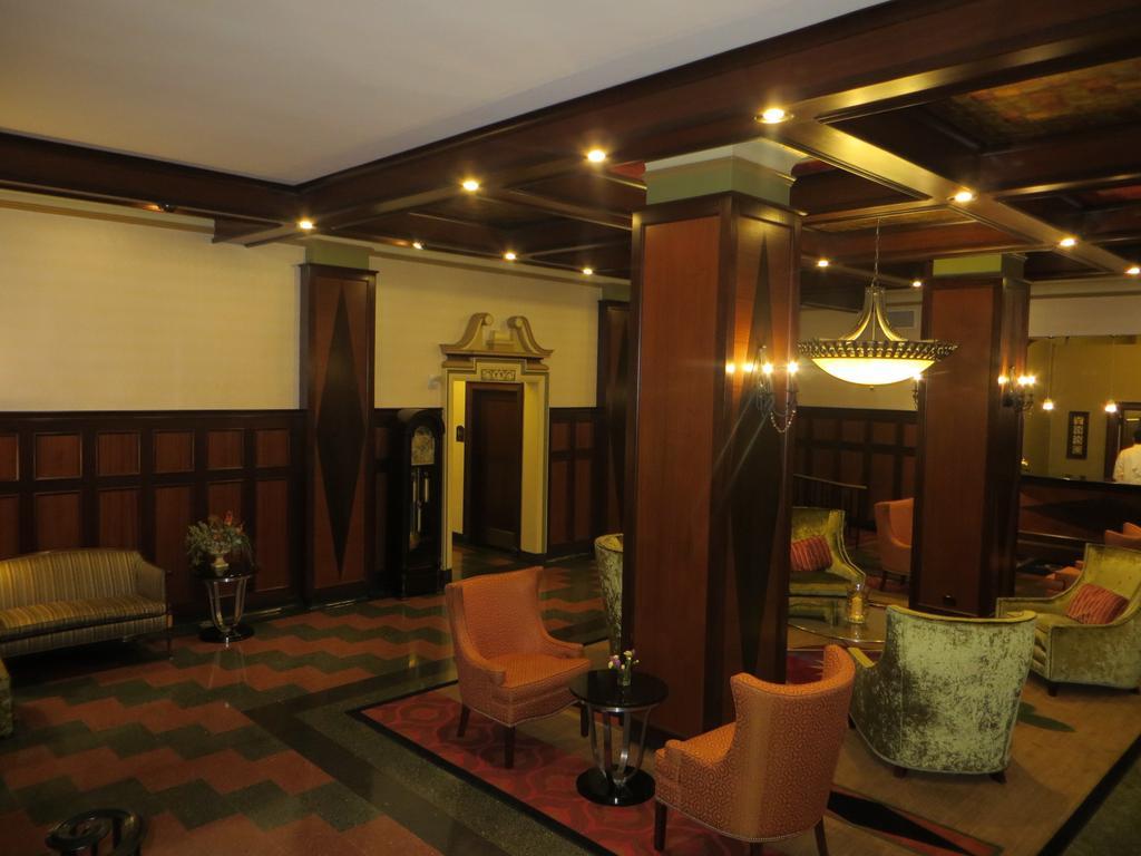 Carleton Of Oak Park Hotell Eksteriør bilde